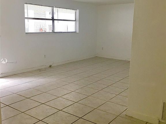 3rd image of 950 Biarritz Dr APT 2