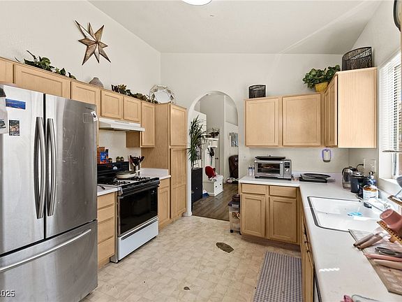 3rd image of 8402 Yamhill St