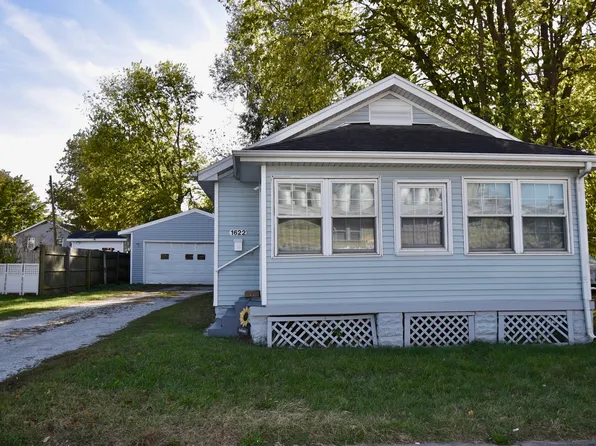1622 Illinois St, Bloomington, IL 61701
