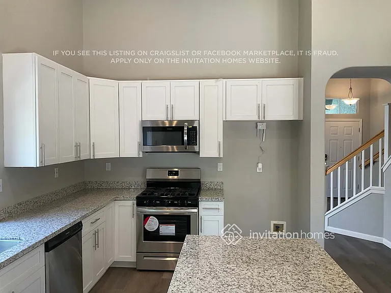 472 Woodcrest Dr — Photo 5