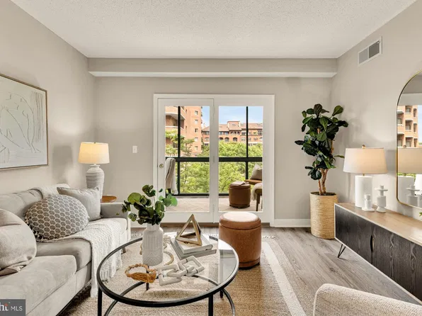 1050 N Taylor St #1-404, Arlington, VA 22201
