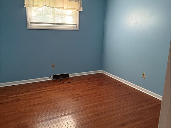 5th image of 520 Williams St