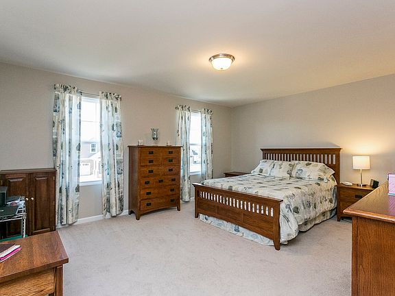 Bedroom 2 w/private bath