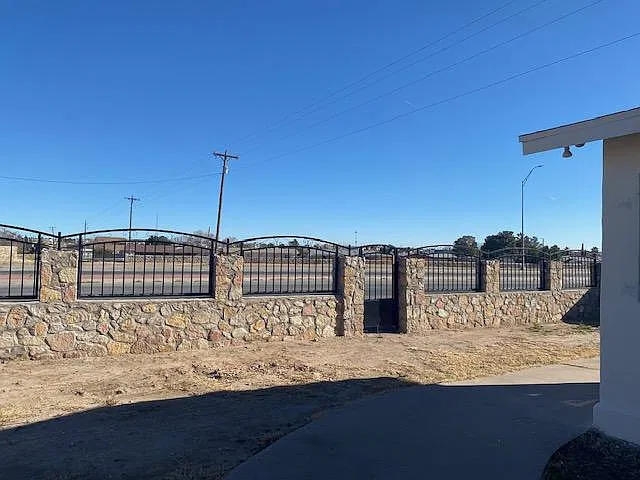2 bed, 1052 sqft, $1,200 — Photo 4