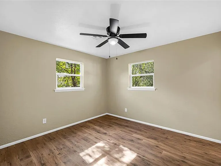 703 SE Sullivan Dr — Photo 13