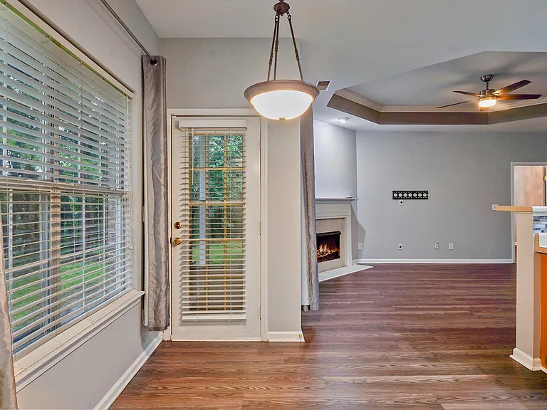 560 Summit Cir — Photo 9