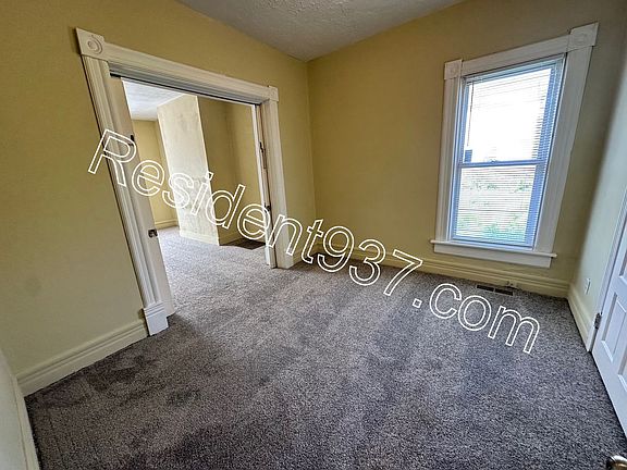 5th image of 37 Bierce Ave