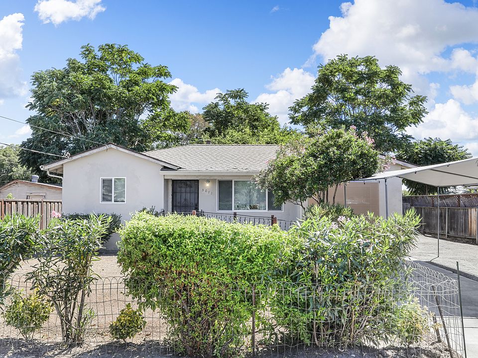 1st image of 3072 E Hills Dr