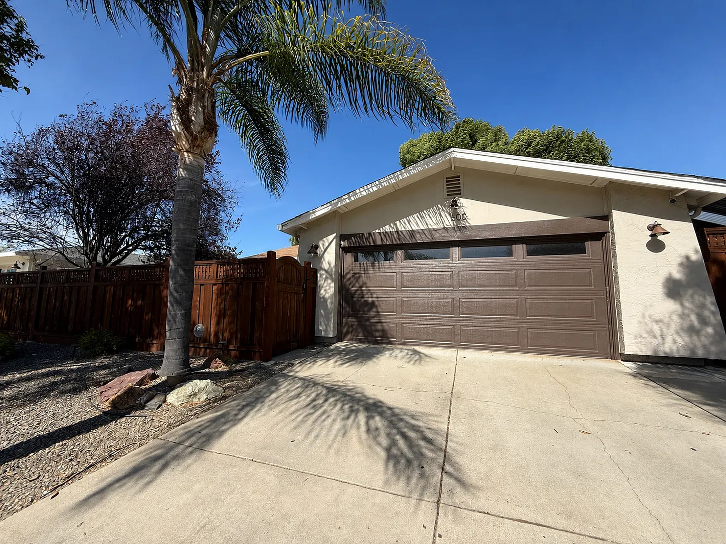 3 bed, 1296 sqft, $4,350 — Photo 1