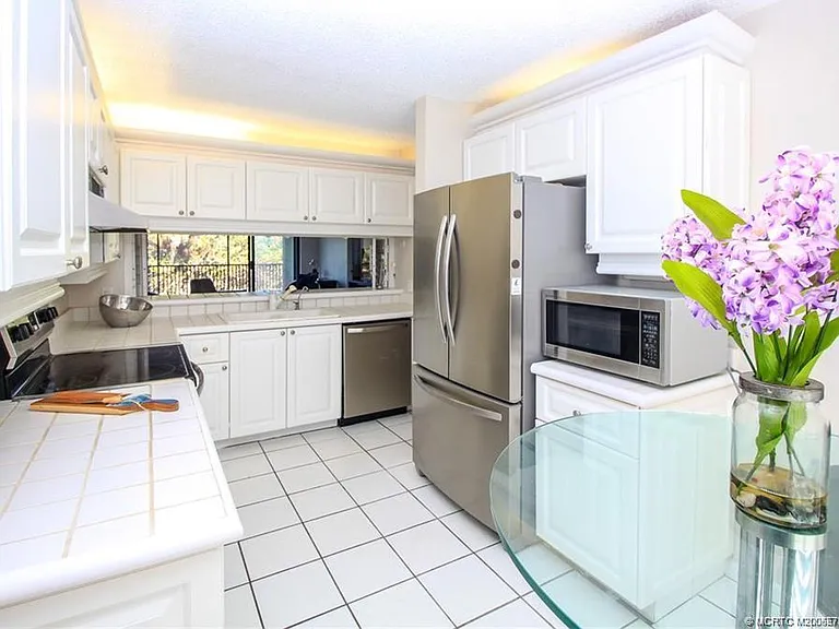 2641 NE Ocean Blvd #101 — Photo 6