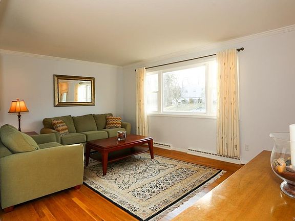 5th image of 28 Whitewood Dr
