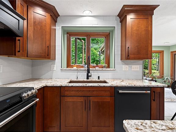 3rd image of 6548 Atterbury Ct
