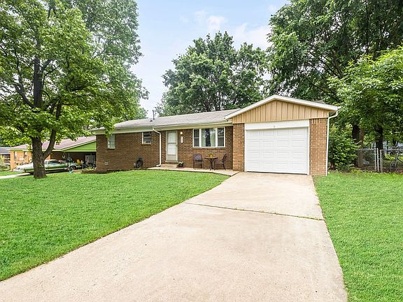 2nd image of 407 W Wren Cir