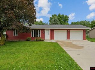 412 9th Ave NW, Waseca, MN 56093