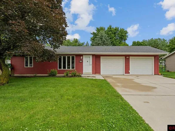 412 9th Ave NW, Waseca, MN 56093