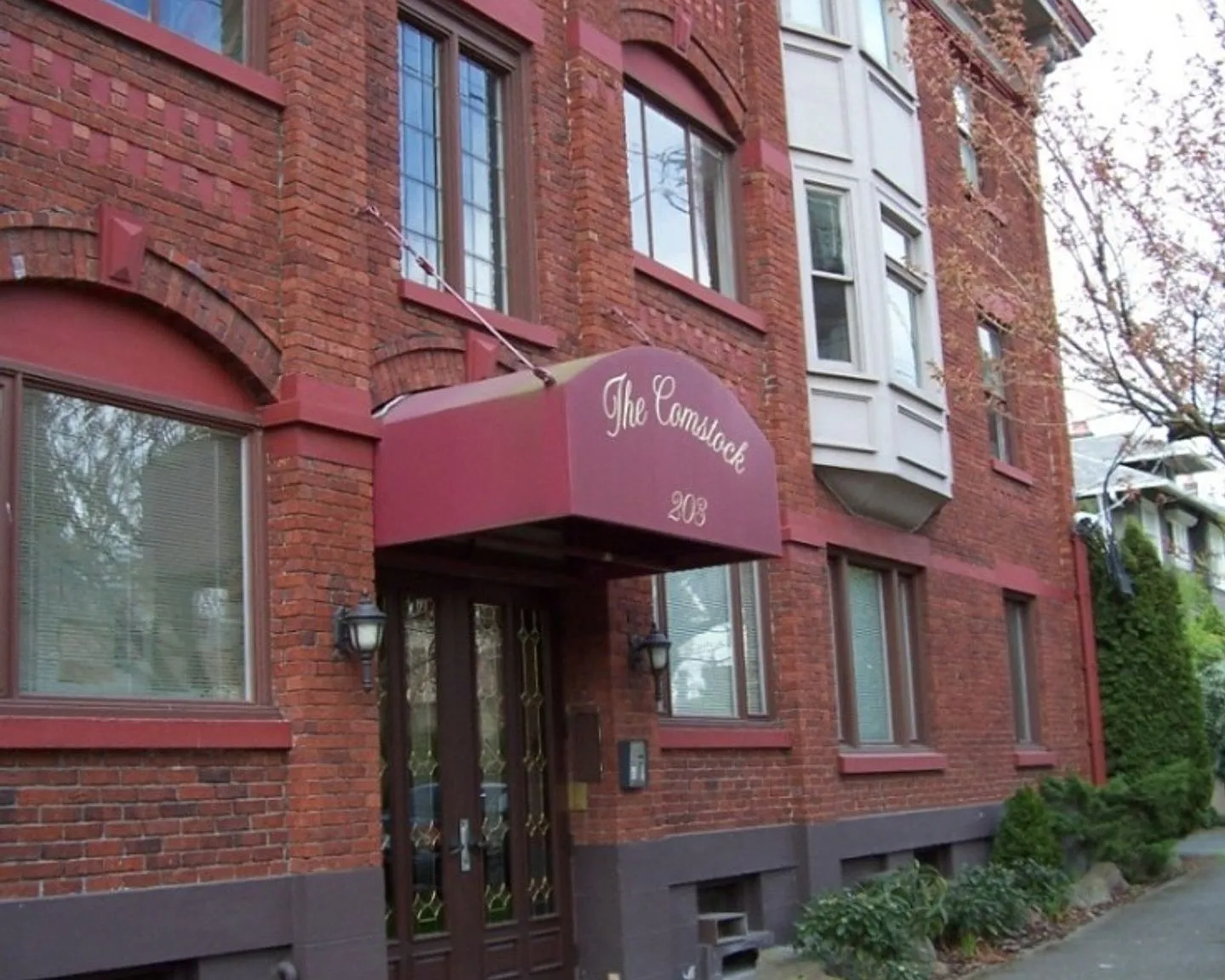 Comstock Apartments — Photo 2
