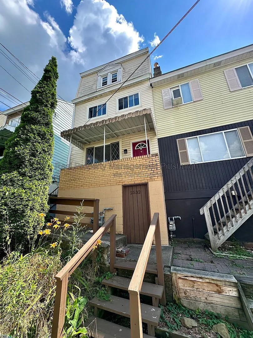 2 bed, 1.0 bath, 1276 sqft, $1,250 — Photo 1
