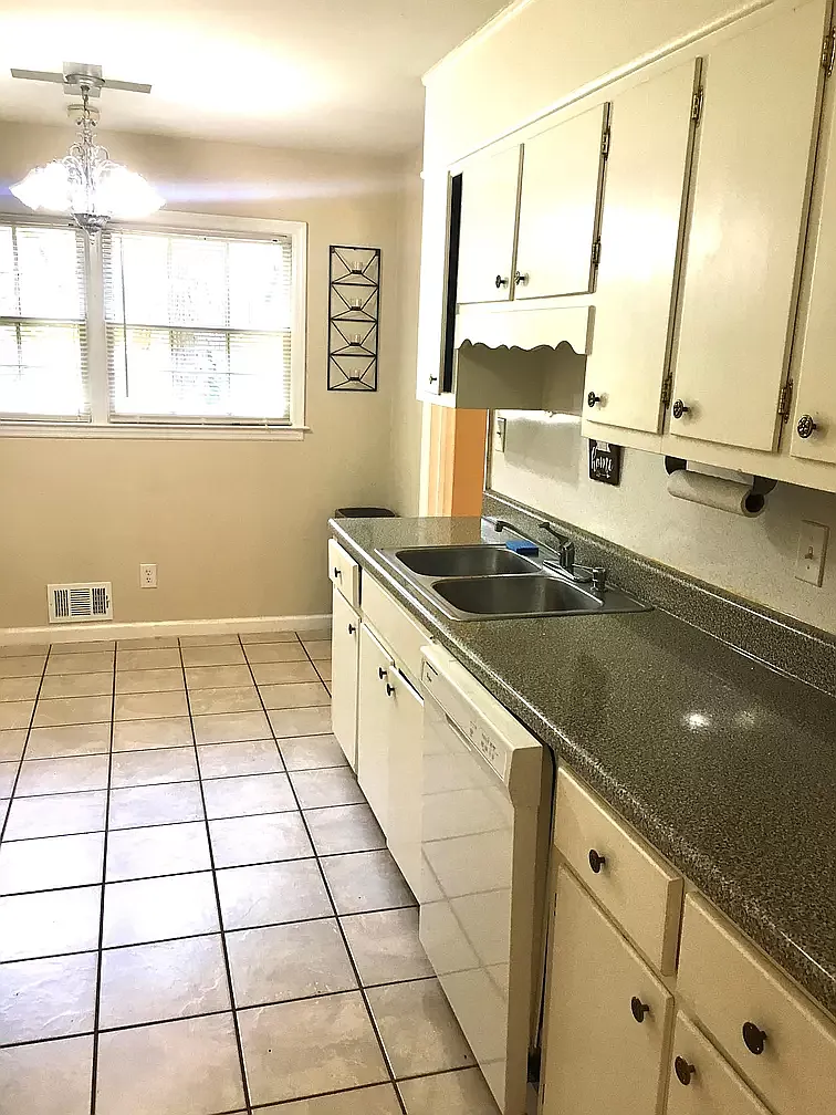 4 bed, 1850 sqft, $2,250 — Photo 2