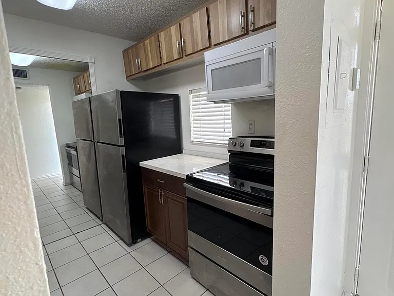 7860 NW 50th St #305 — Photo 9