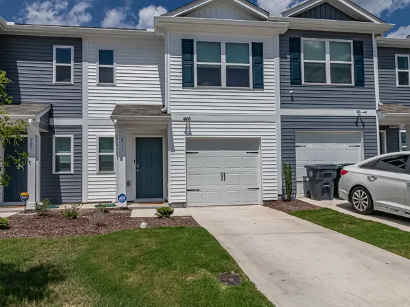 211 Seymour Village Dr, Goldsboro, NC 27534