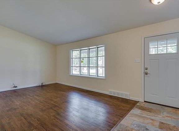 4th image of 9614 Huron Dr