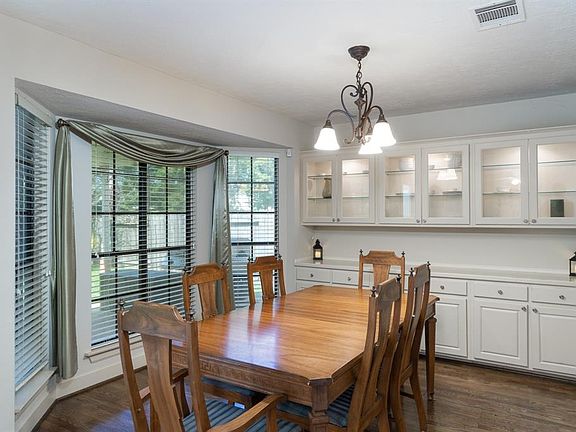 5th image of 2411 Horseshoe Ln