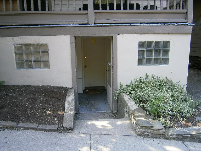 211 Williams St #1 — Photo 9