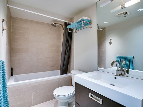 5th image of 1055 Richards St #1802