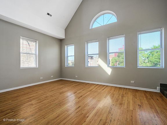 3rd image of 1643 W Le Moyne St #3