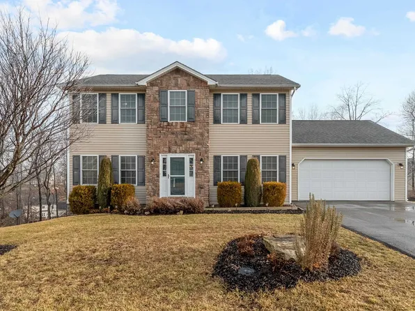 1110 Crosscreek Dr, Christiansburg, VA 24073