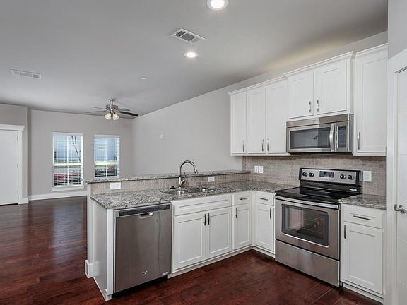 2nd image of 305 S Kealy Ave