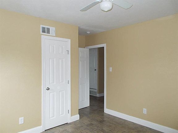 3rd image of 2606 Crestbrook Ln
