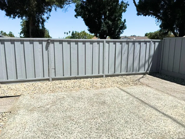 325 Northwood Cmns — Photo 28