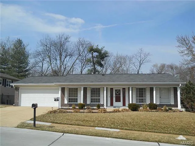4901 Sefton Dr photo 1