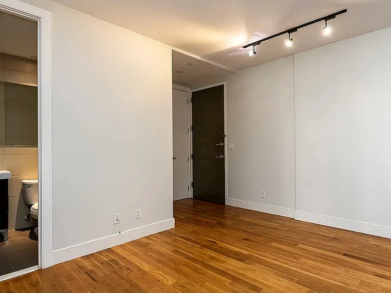 20 Fayette St #3R — Photo 13