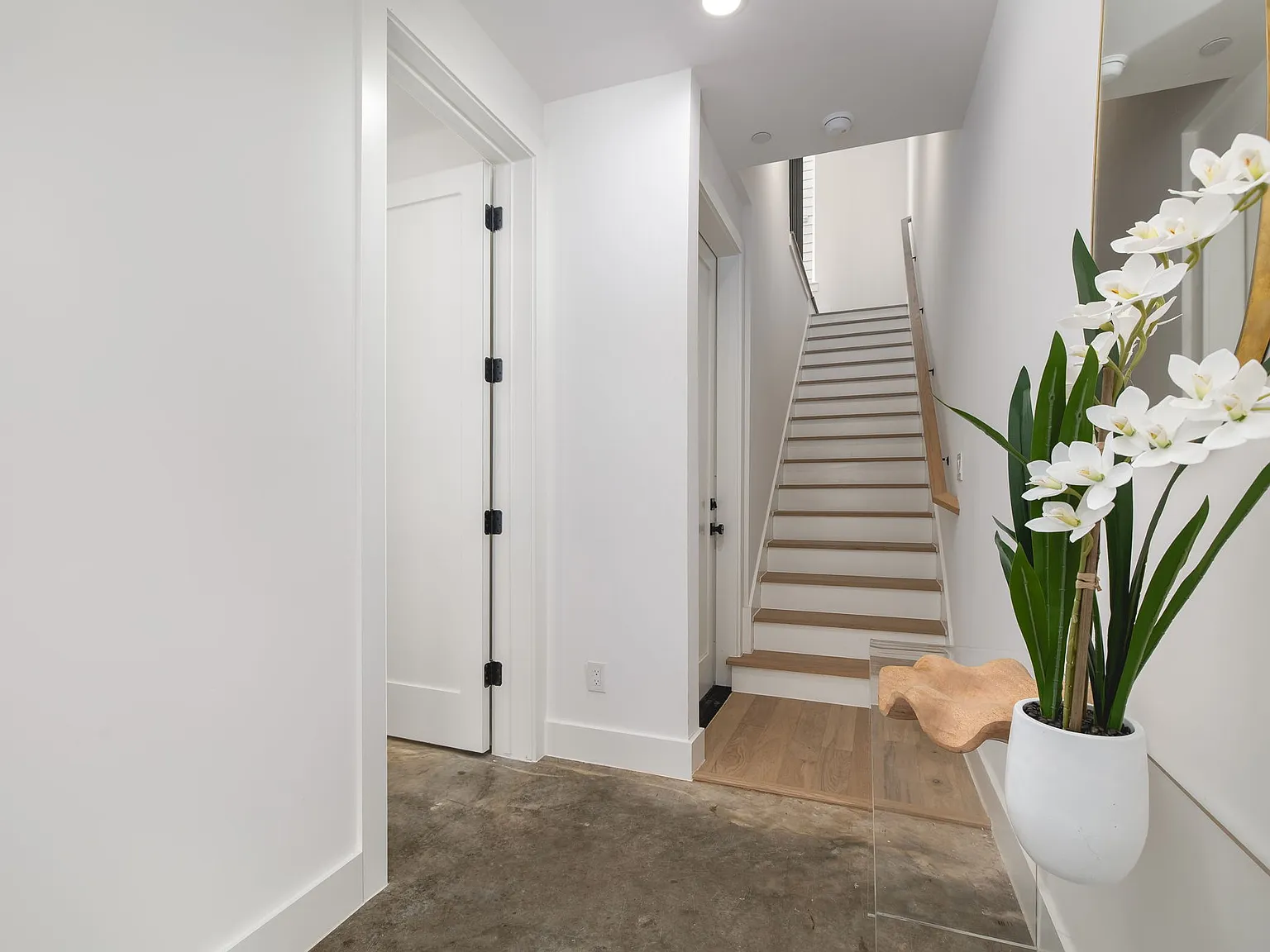 3 bed, 3.5 bath, 2033 sqft, $3,995 — Photo 3