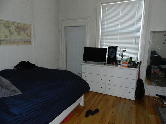 4th image of 2448 N Clark St Floor 3