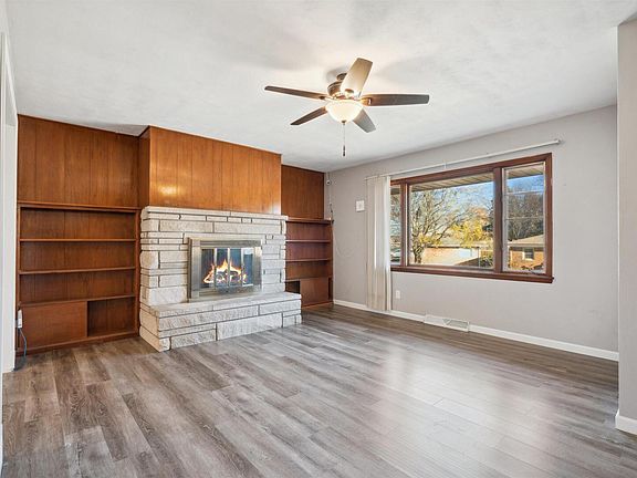3rd image of 2155 W Columbia Ave