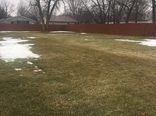 804 N 8th St, Fairfield, IA 52556