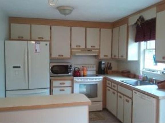 4th image of 165 Winterwood Dr