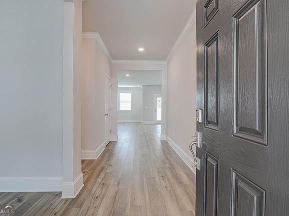 4th image of 320 Caledonia Ct