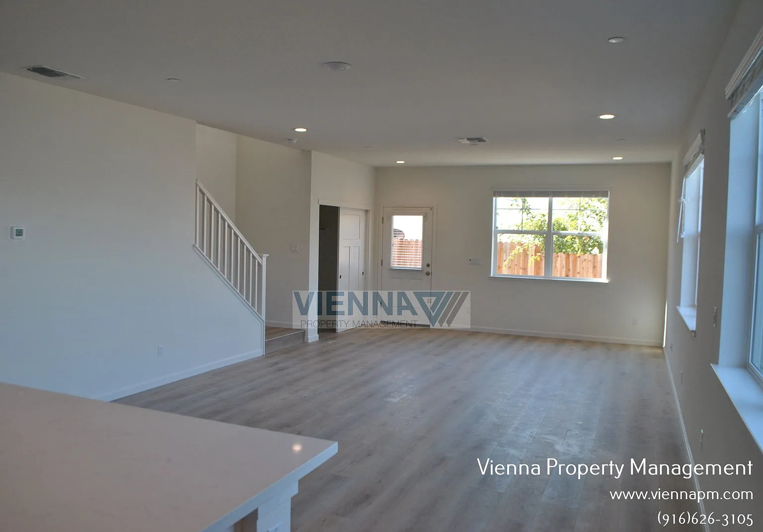 3 bed, 2.5 bath, 1800 sqft, $2,595 — Photo 3