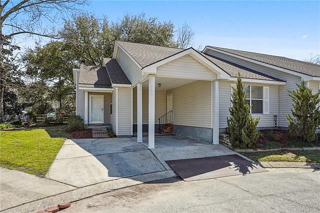 1st image of 60 Barbados Ct #60
