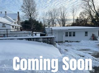214 Saint Anselms Dr, Goffstown, NH 03045
