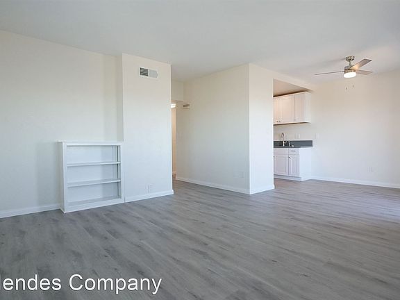 2nd image of 3250-60 Columbia St #3260-4