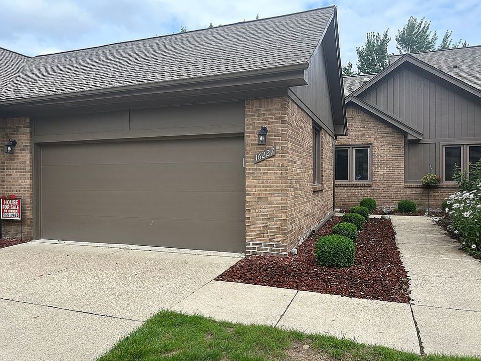 1st image of 16227 Pine Ridge Dr N