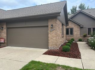 16227 Pine Ridge Dr N, Fraser, MI 48026