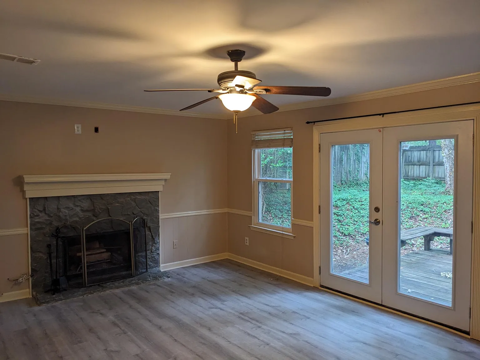 4 bed, 2.5 bath, 1952 sqft, $2,700 — Photo 3