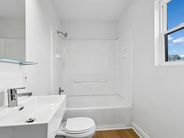 2050 Clio St — Photo 12