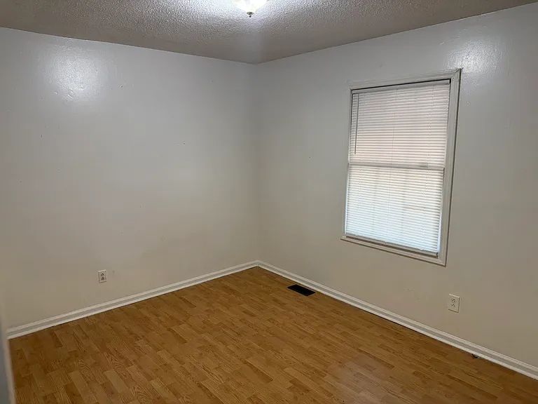 105 Westchester Pl — Photo 4
